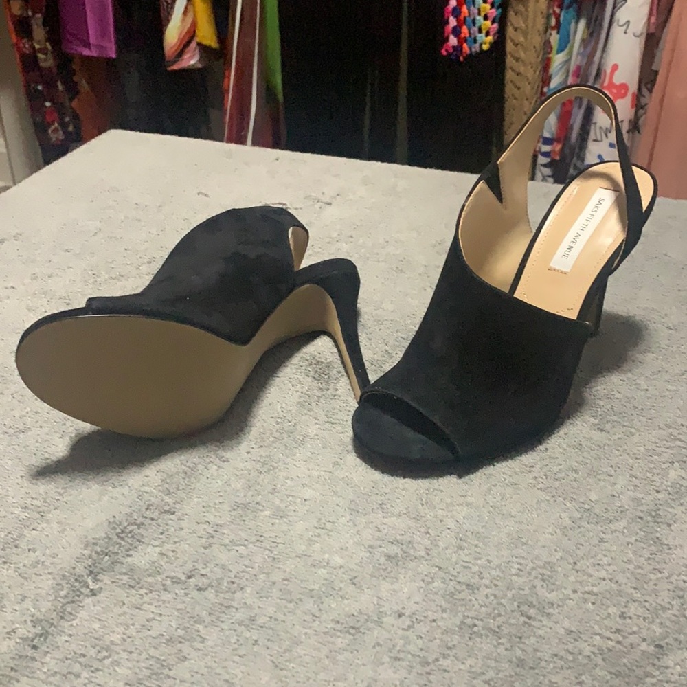 Saks Fifth Avenue open toe side strap sandal. Black 4 inch size 9